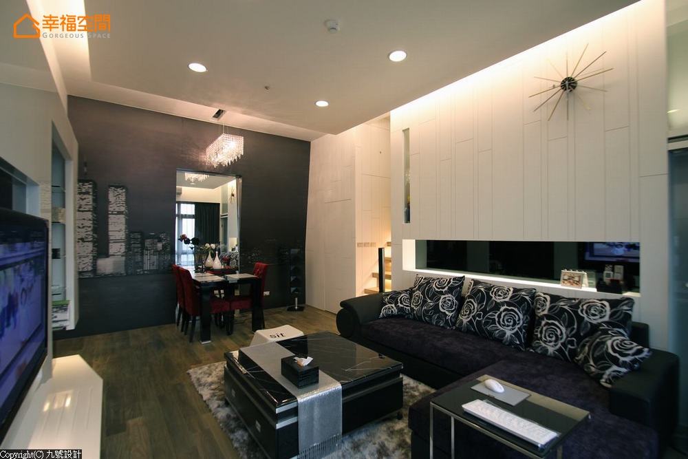 二居 现代 跃层 客厅图片来自幸福空间在纽约时尚 爱上79平黑白普普风的分享