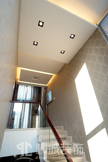 简约 现代 奢华 楼梯图片来自小兵无敌在金地荔湖城B型别墅现代奢华风格的分享