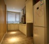 厨房：简单大方以白色为主的厨房，整洁，干净，墙面以彩色图砖让空间更加灵活来合理利用空间。