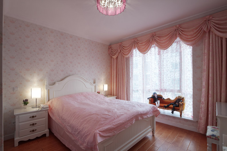 三居 卧室图片来自实创装饰晶晶在金竹苑135平古典婚房实景的分享