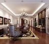 带有肌理感的墙面搭配精致的镂空雕刻、美式风格家具、复古装饰灯具、优美的线条营造出华丽富贵的氛围。