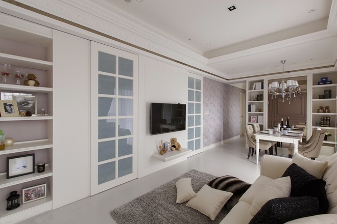 客厅图片来自刘成成在欧式二居 • 66平米的浪漫窝的分享