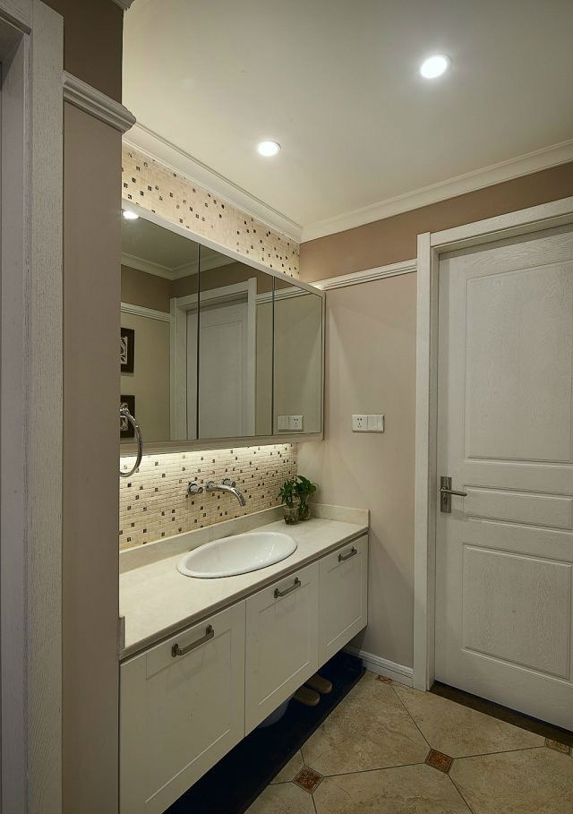 二居 美式风格 婚房 卫生间图片来自实创装饰晶晶在88平美式温馨时尚雅居的分享