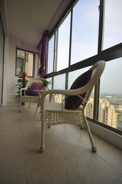 阳台图片来自家装大管家在8万装128平温馨现代简约居的分享