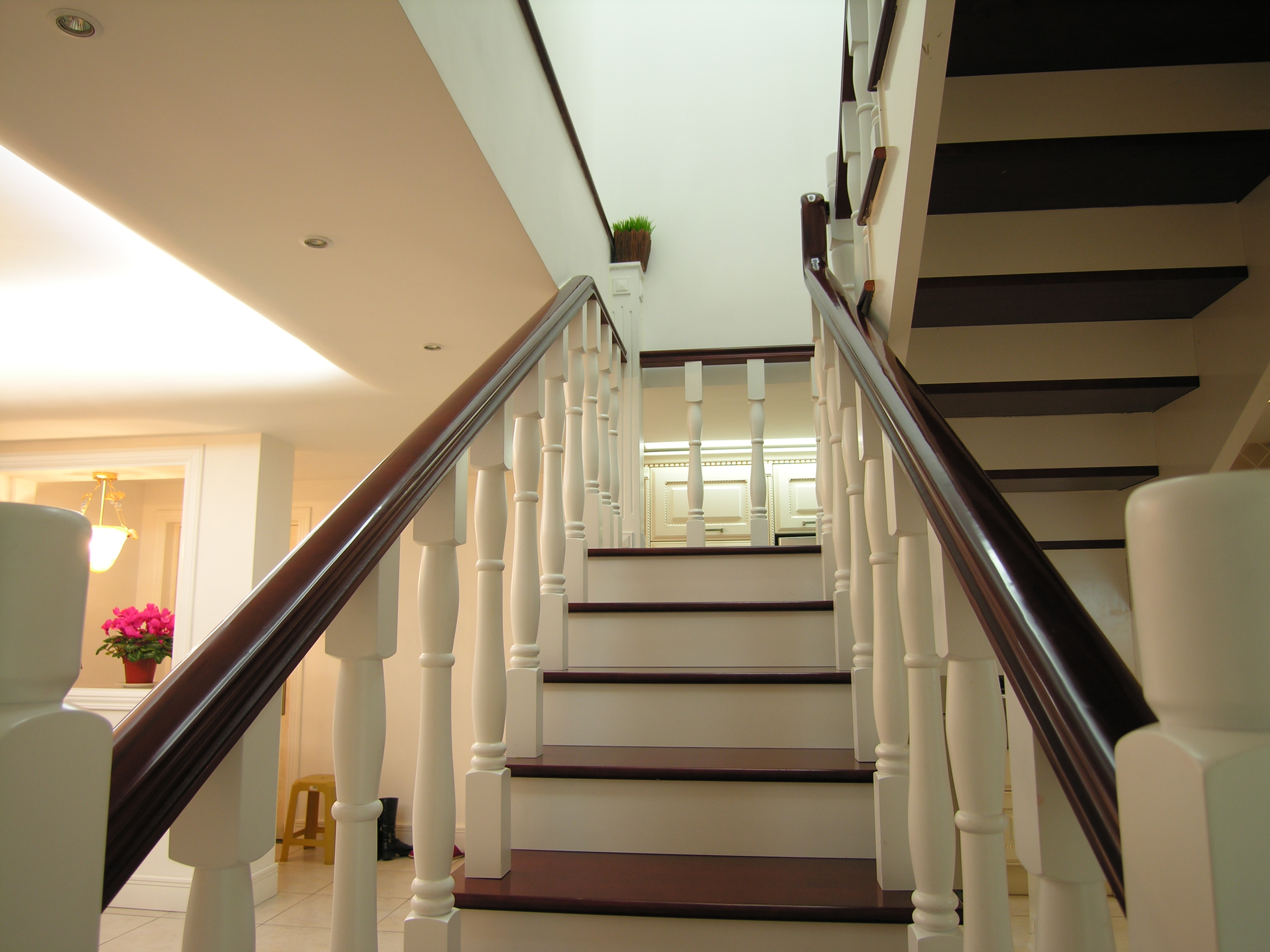 欧式 别墅 楼梯图片来自小若爱雨在金色家园（二)的分享