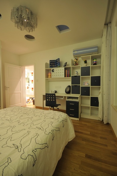 卧室图片来自家装大管家在8万装128平温馨现代简约居的分享