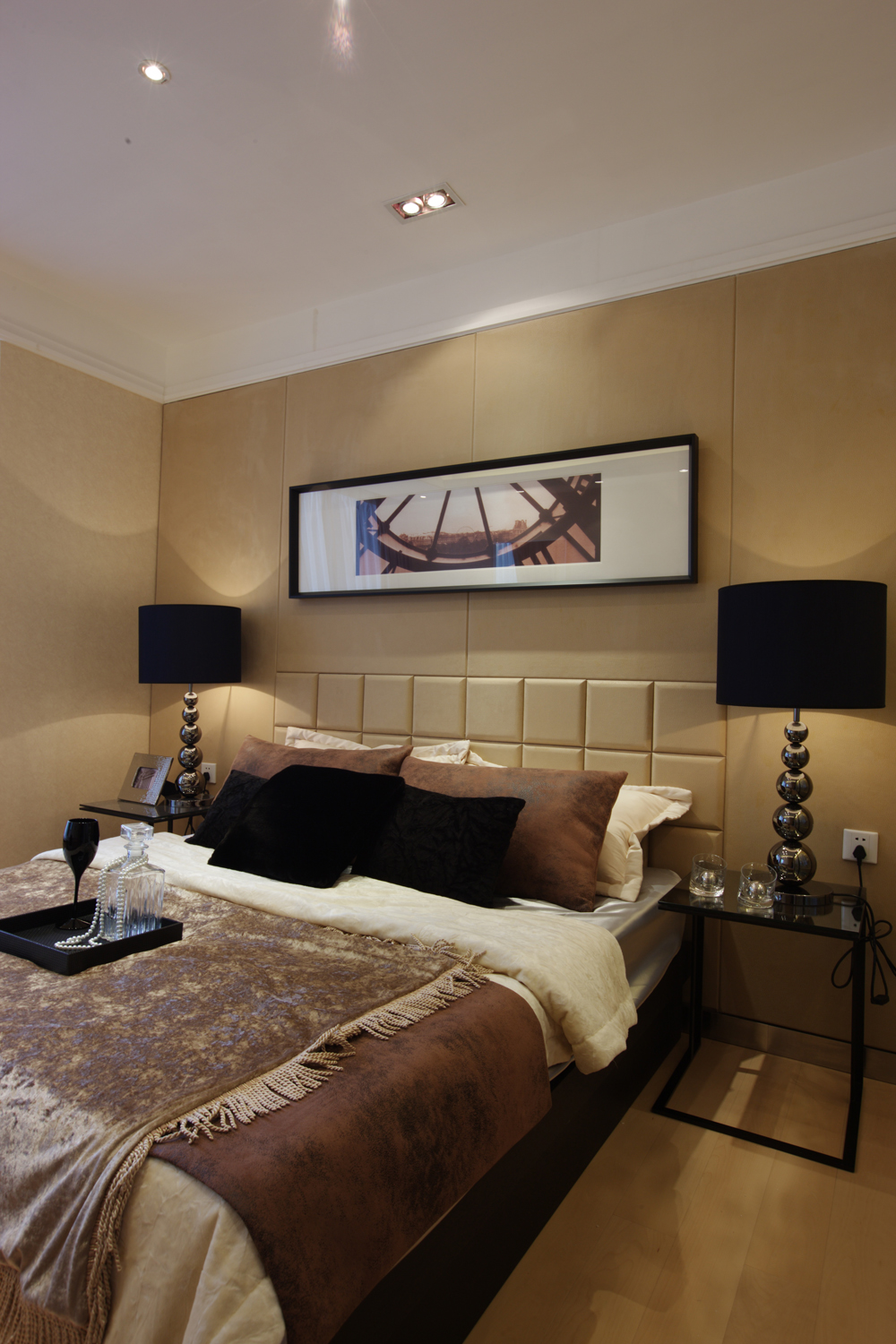 卧室图片来自潍坊万泰装饰在潍坊装修 休闲美式清新140平设计的分享