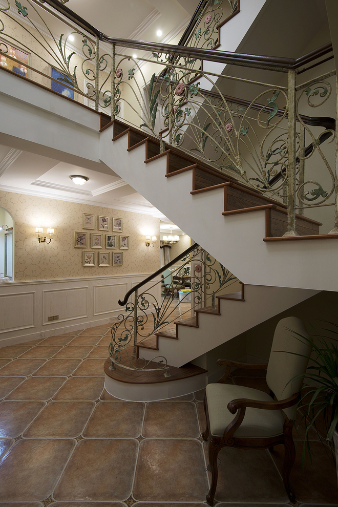 美式 别墅 超凡装饰 楼梯图片来自沪上名家装饰在美式别墅--和谐、愉悦登封御景台的分享