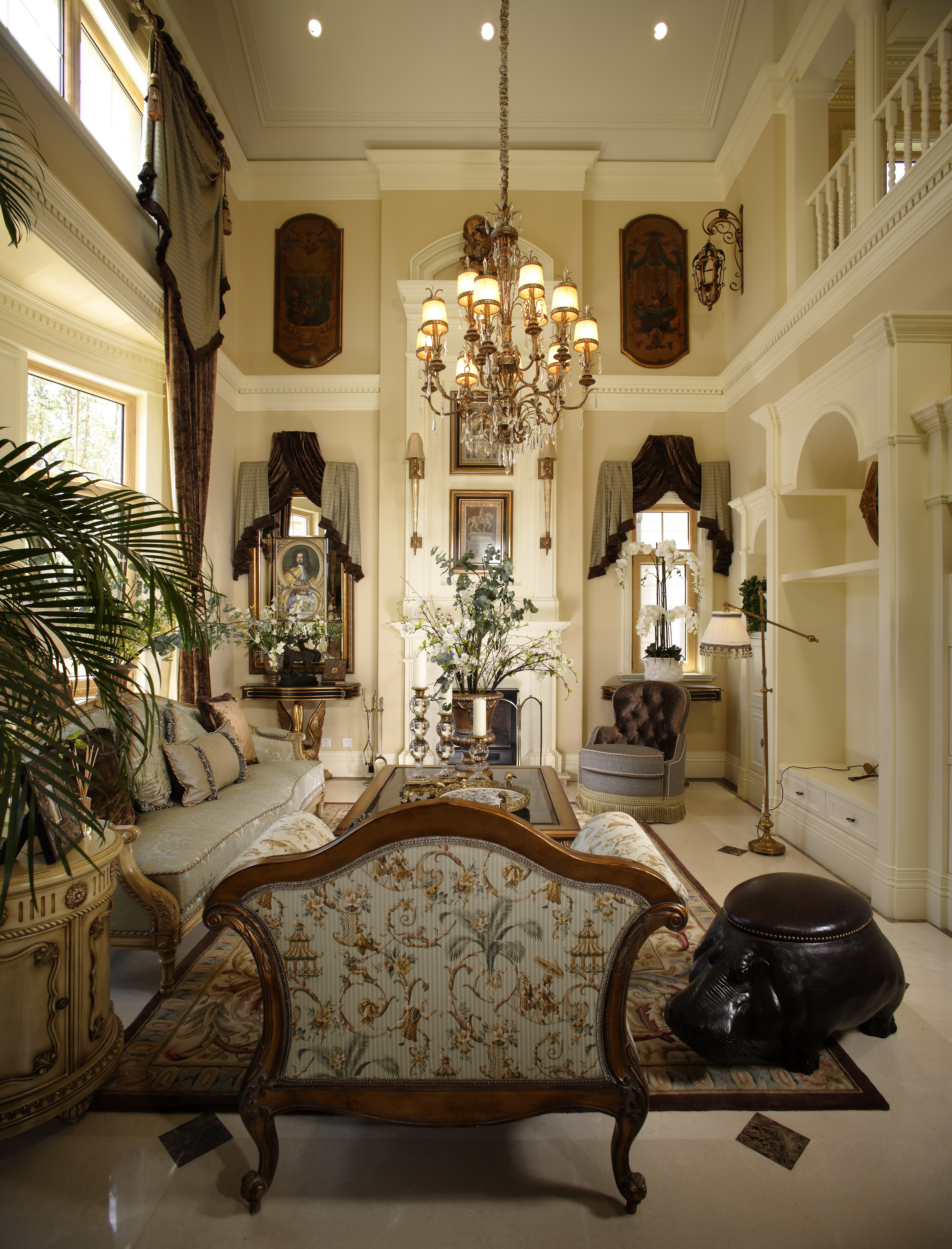 欧式 田园 混搭 别墅 法式 独栋 300多平 奢华 经典 客厅图片来自高度国际装饰王伟在【保利垄上】---法式的奢华的分享
