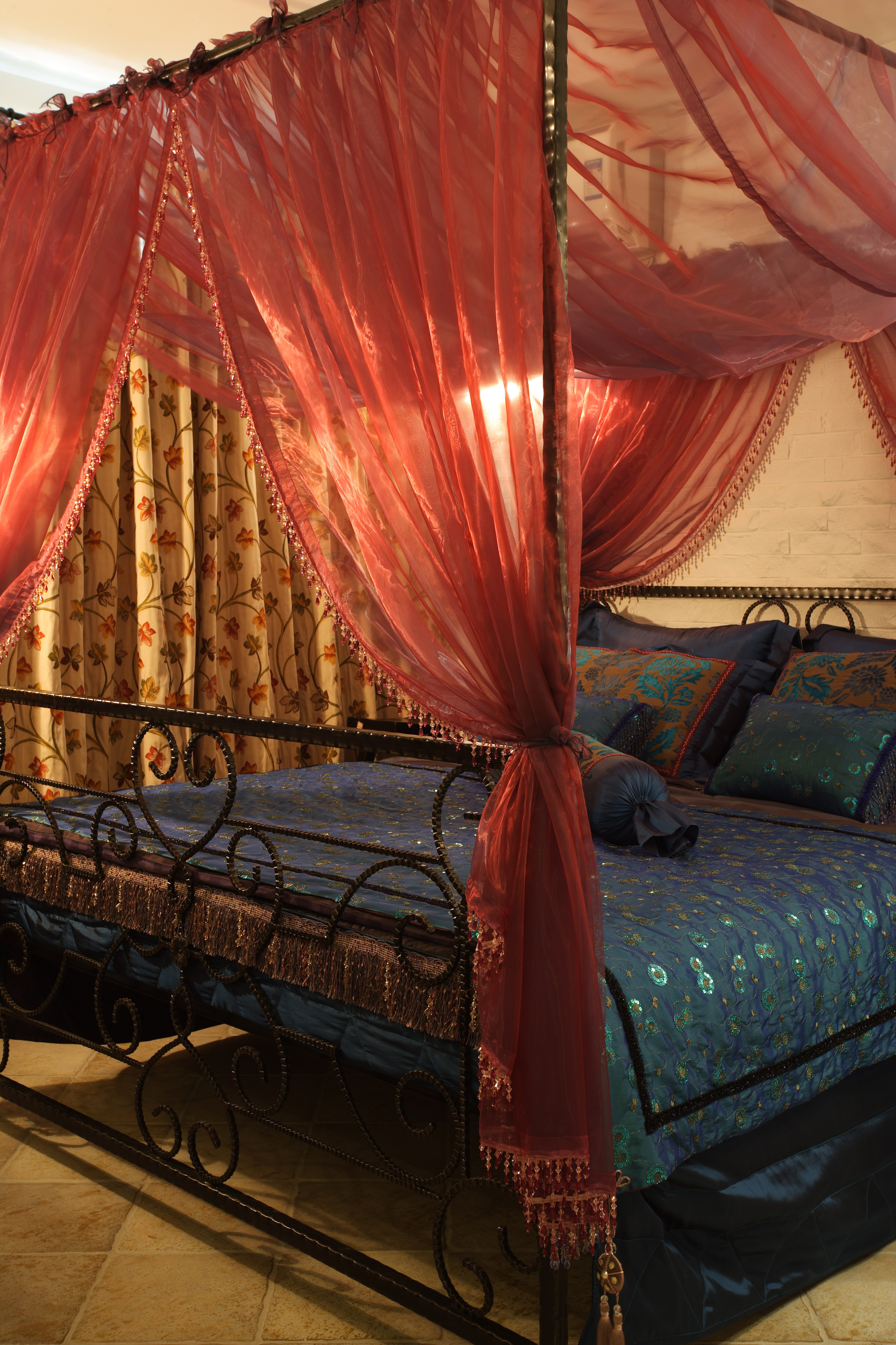 温馨 舒适 浪漫 地中海 卧室图片来自成都生活家装饰在80㎡打造浪漫地中海风格的分享