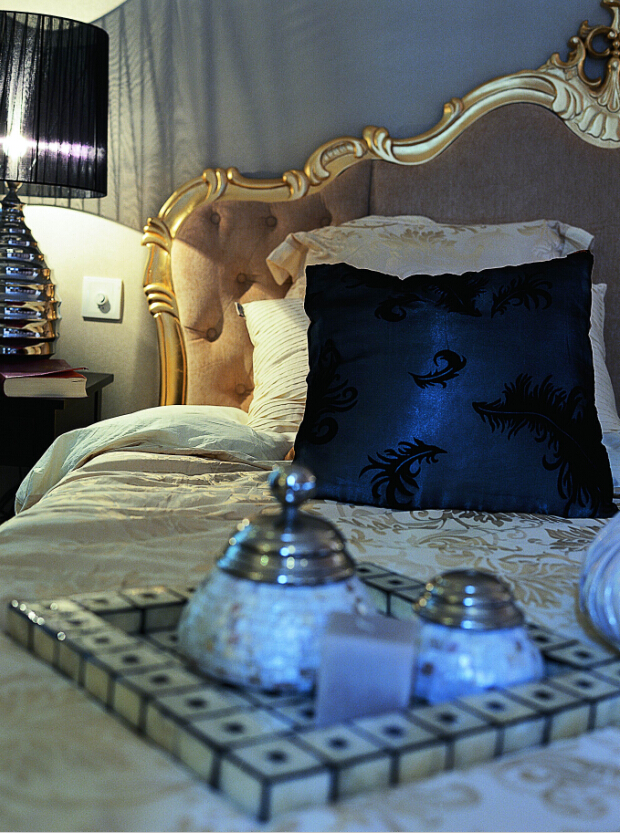 卧室图片来自今朝装饰小徐在万科紫苑 140平欧式古典风格的分享