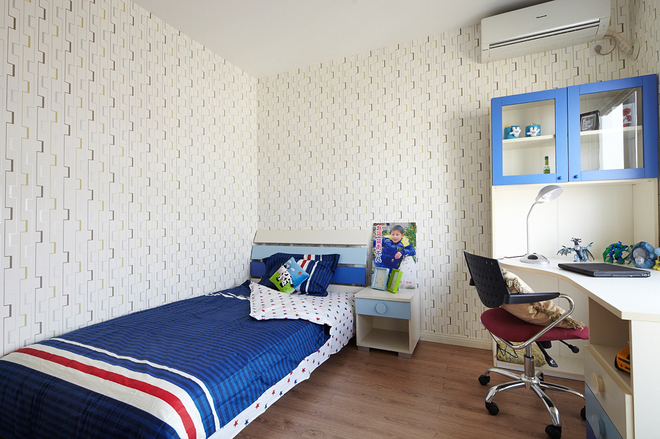 卧室图片来自家装大管家在170平简约风复式 奢华诱惑的分享