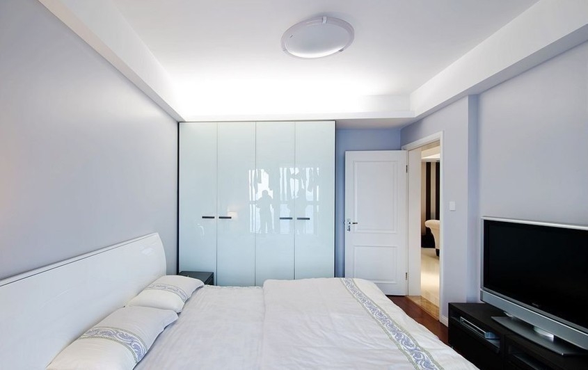 简约 现代 三居 阿拉奇设计 家庭装修 卧室图片来自阿拉奇设计在简约浪漫的婚房装修的分享