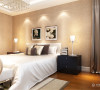 卧室整体温馨舒适，床头背景以挂画结合壁纸的形式，配以大气的家具。其中欧式造型窗帘的搭配让卧室更加魅力。