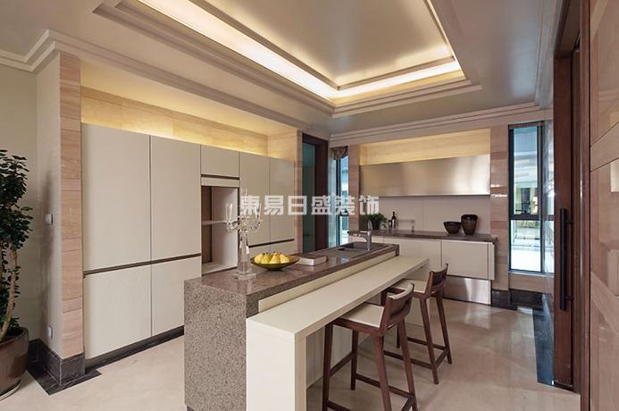 新古典 三居 厨房图片来自武汉东易日盛在世茂锦绣长江--新古典--周滨的分享