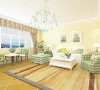 客厅做了简单的石膏板拉缝吊顶，墙面选择了米黄色的乳胶漆客厅的家具以白色和绿色为主，选用了白色的沙发以及两个绿色的小沙发，配合上白色的茶几，以及边上的白绿色休闲区