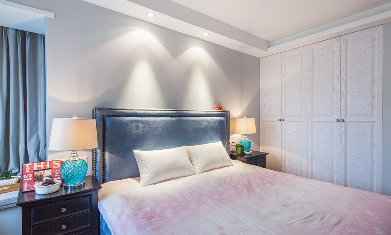 卧室图片来自家装大管家在时尚华丽 138平混搭风灵动炫彩居的分享