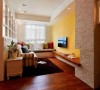 电视背景墙的设计上简单，看上去却不简单，色彩的搭配，完美的结合了整个客厅的整体性。