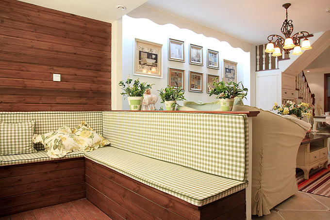 田园 欧式 三居 雅居乐 客厅图片来自百家设计小刘在雅居乐150平田园欧式风格的分享