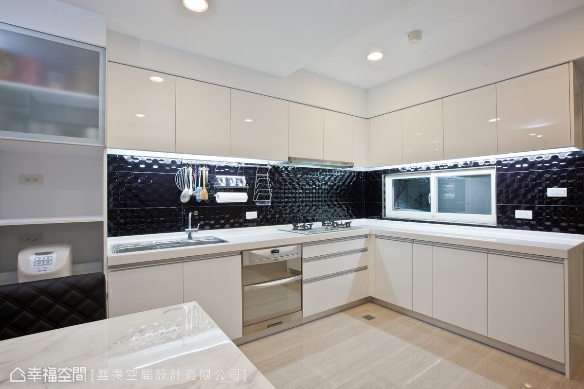 幸福空间 高端设计 台湾设计师 现代风格 厨房图片来自幸福空间在132平老屋再造合宜格局的分享
