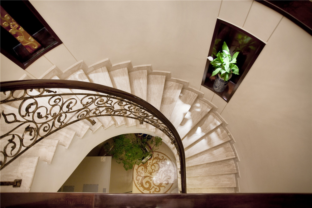 别墅装修 别墅设计 别墅 欧式 聚通装饰 装修实景 楼梯图片来自jtong0002在别墅装修欧式古典风格实景展示的分享