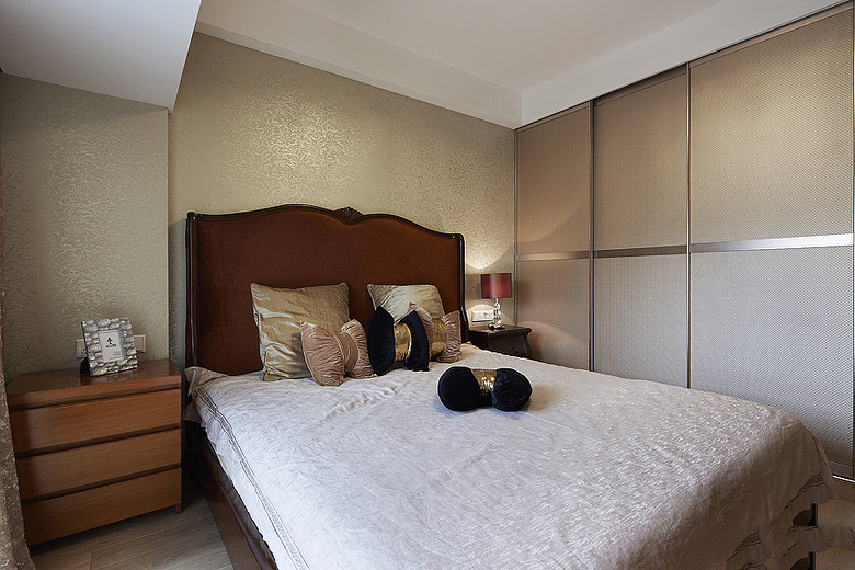 三居 新古典 家庭装修 阿拉奇设计 卧室图片来自阿拉奇设计在新古典三居家庭装修的分享