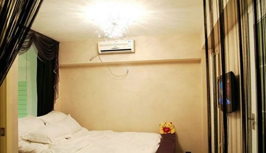 简约 混搭 二居 收纳 80后 卧室图片来自刘成成在暖调现代感小屋的分享