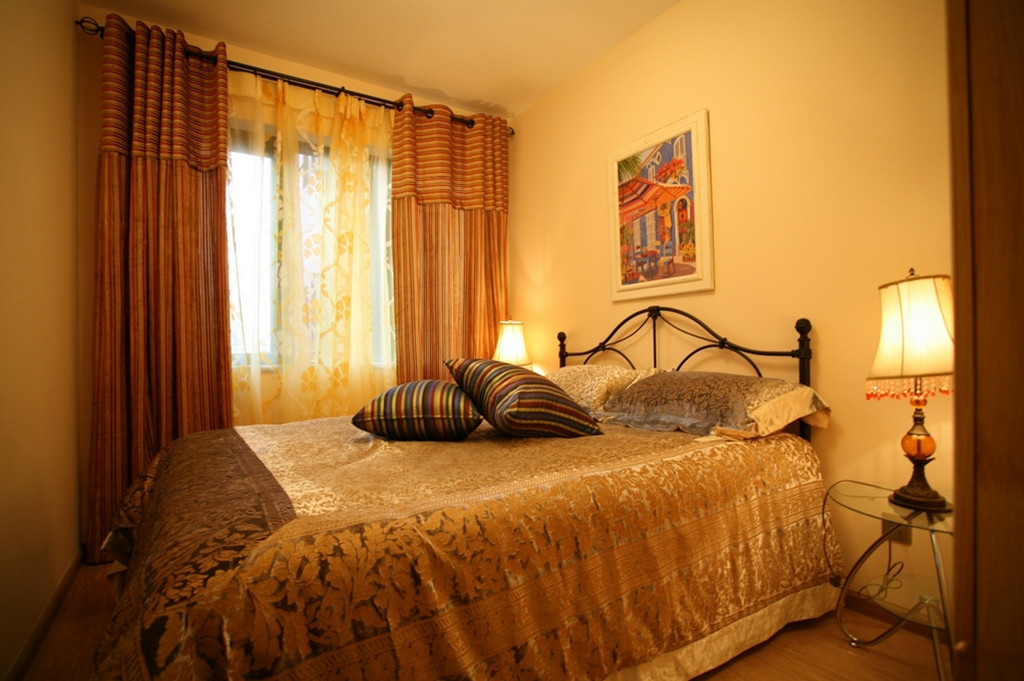 卧室图片来自芙蓉锦程装饰有限公司在220㎡时代尊邸简欧风格的分享
