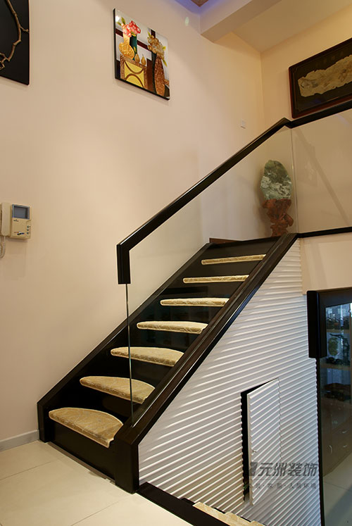 复式 家居 小资 80后 白领 楼梯图片来自元洲葡萄在简约居家风格小复式装修美翻的分享