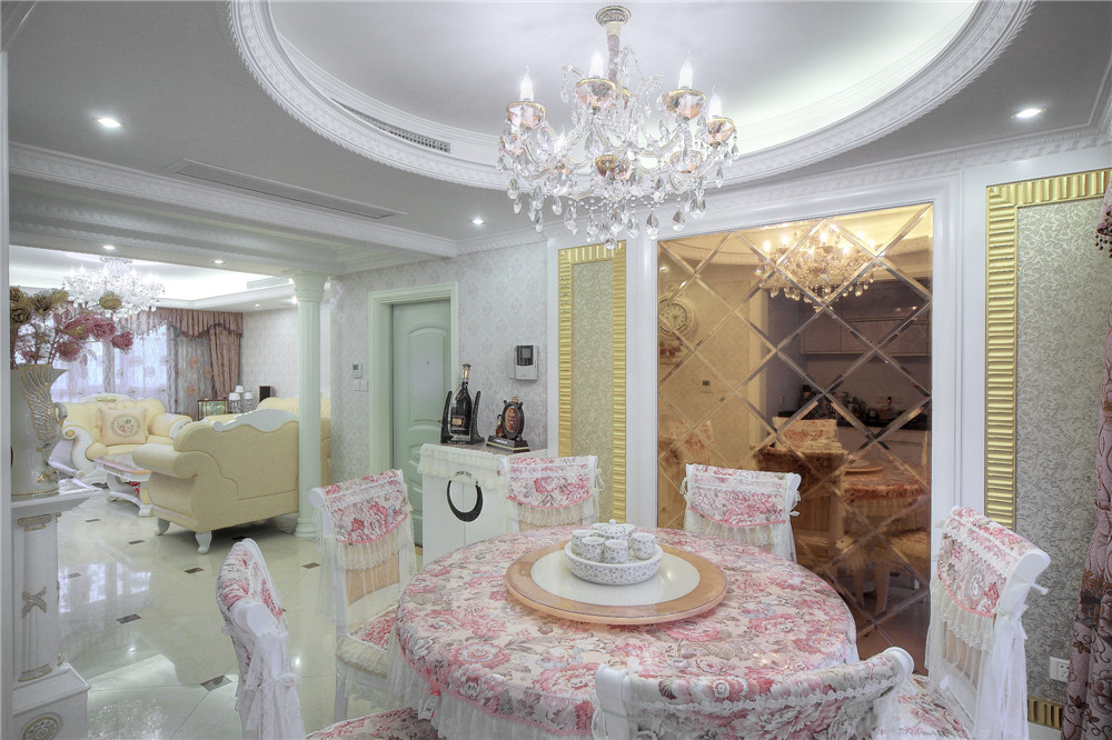 四居室 装修设计 欧式 聚通装璜 实景展示 餐厅图片来自jtong0002在巴黎之春公主之家，优雅欧美实景的分享