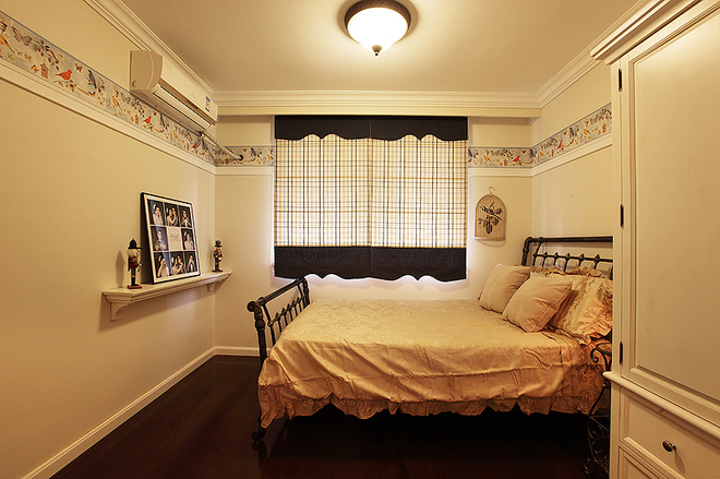 卧室图片来自家装大管家在115平简欧风3居 温暖色调甜蜜家的分享
