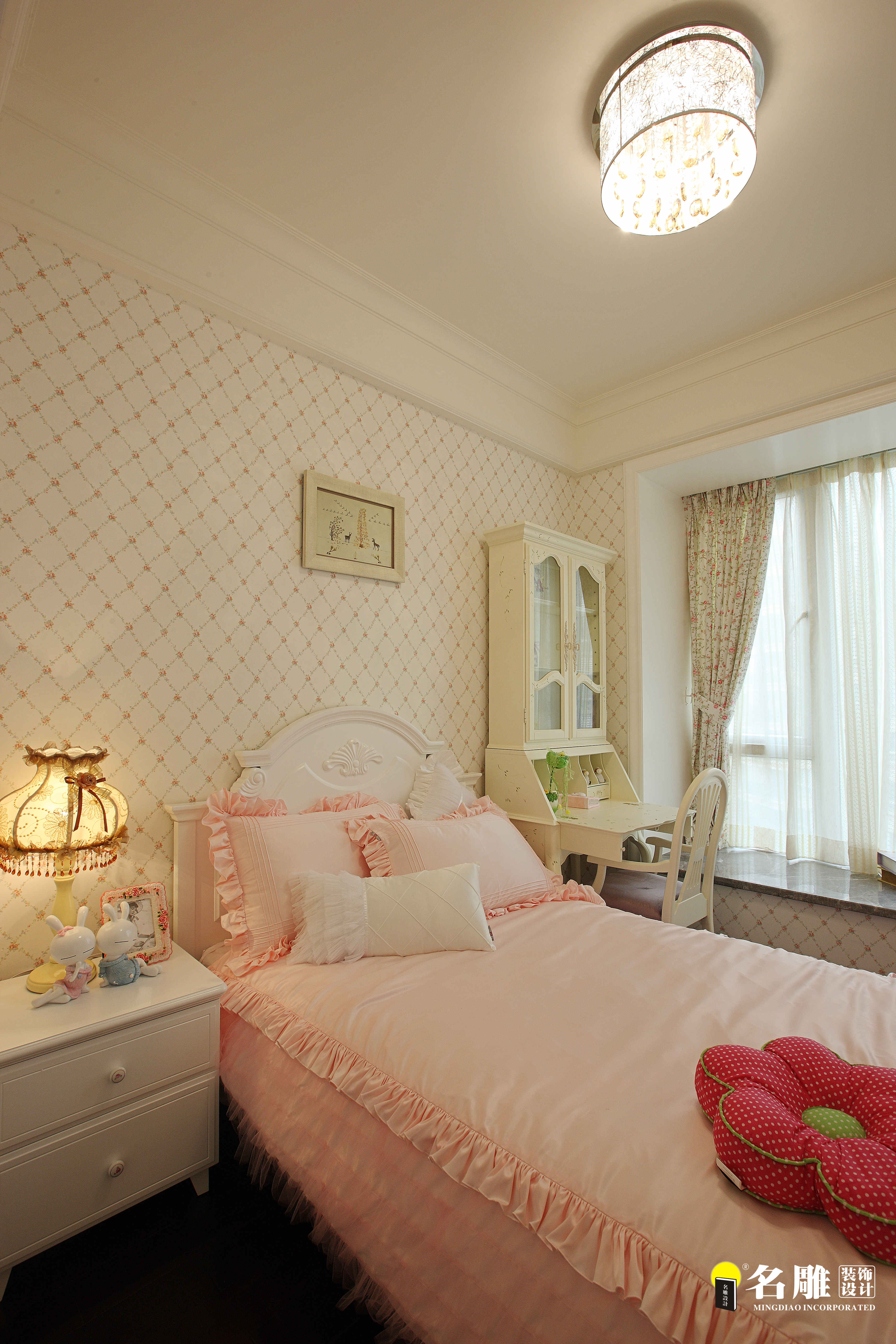 欧式 四居室 湘江豪庭 豪宅设计 简欧风格 低调奢华 卧室图片来自名雕装饰长沙分公司在湘江豪庭简欧四居室的分享