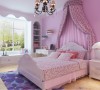 浪漫粉色系、温馨的小碎花、纯洁干净的乳白色家具，打造了温馨浪漫的公主世界。