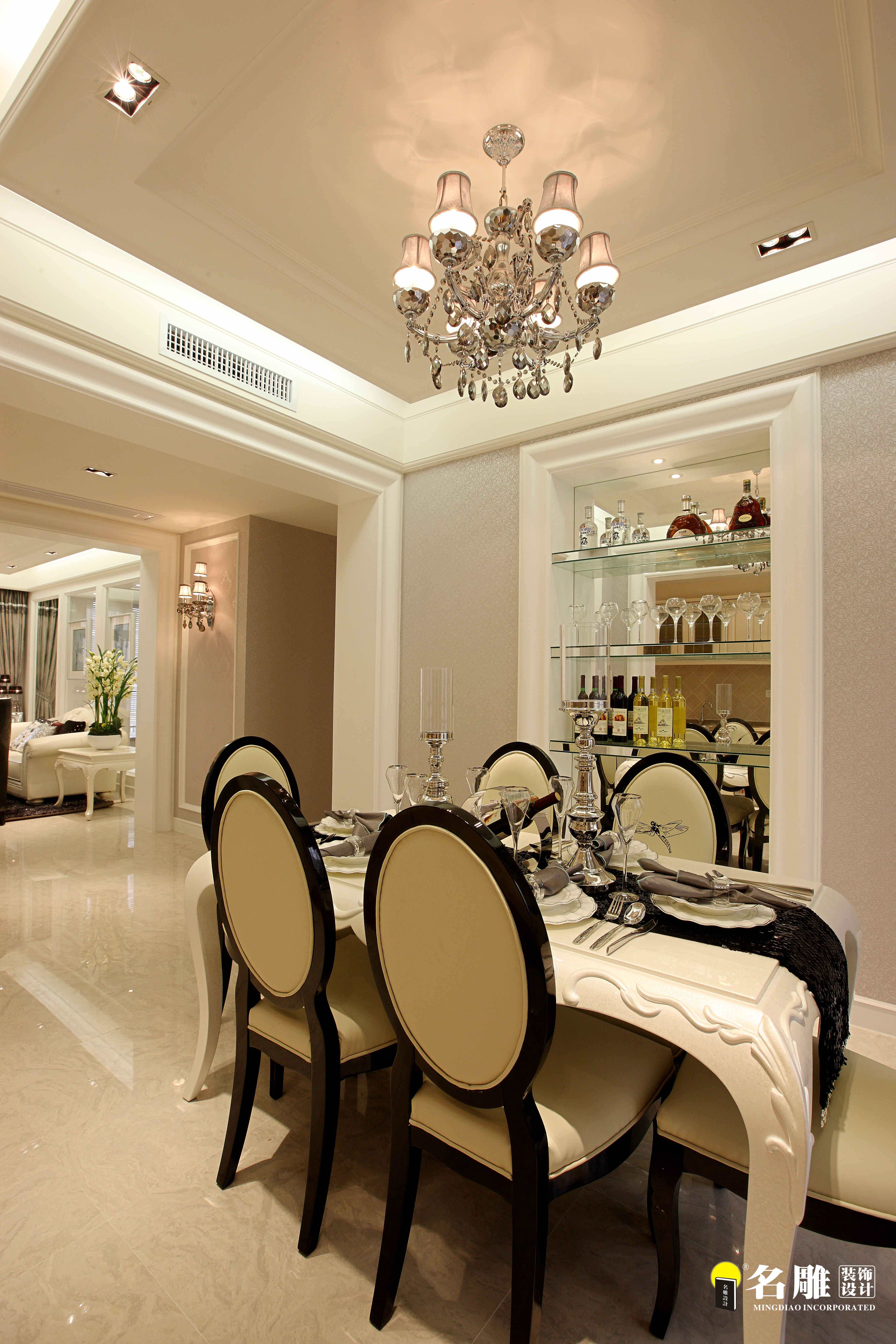 欧式 四居室 湘江豪庭 豪宅设计 简欧风格 低调奢华 餐厅图片来自名雕装饰长沙分公司在湘江豪庭简欧四居室的分享