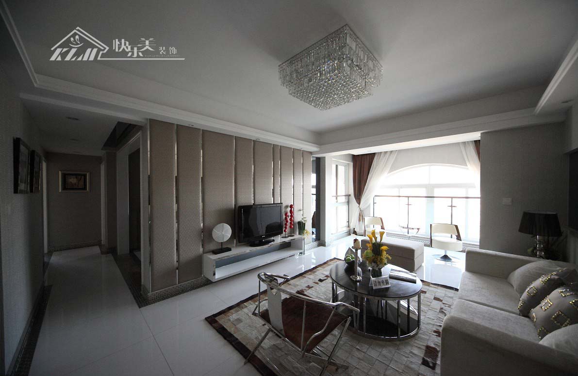 简约 三居 客厅图片来自百合居装饰工程有限公司在现代简约--华润24城的分享