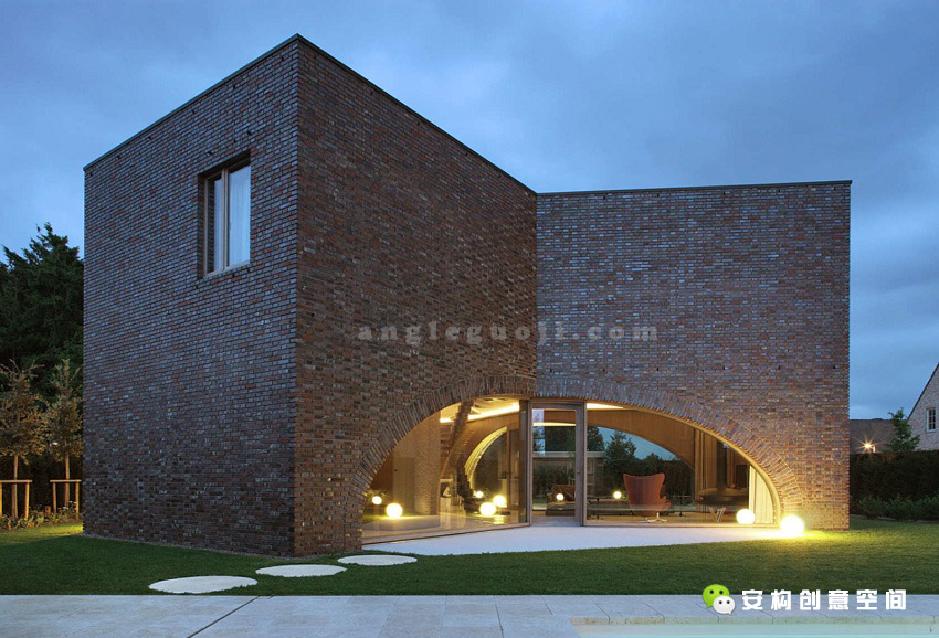 安构国际 比利时 别墅设计 家居设计 建筑美学 Moerkenshe 夜晚 外观 灯光设计图片来自张子浩Eric在比利时Moerkensheide别墅的分享