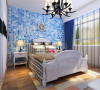 这次的设计风格定义为地“地中海风格”。本案在总体上呈现颜色单一的风格。在室内，窗帘、沙发套均以素雅的小细蓝白条纹图案为主来搭配。