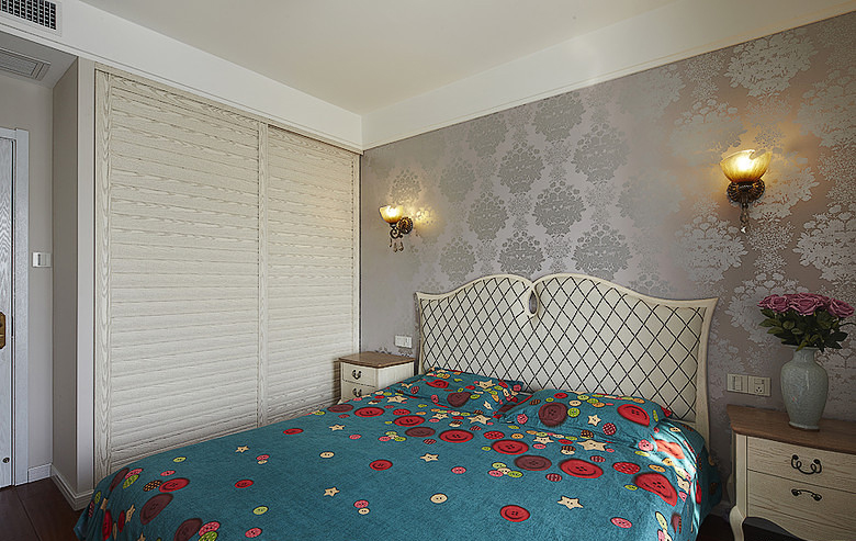 卧室图片来自家装大管家在105平美式地中海混搭3居室的分享