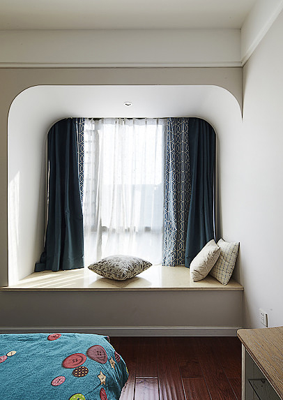 卧室图片来自家装大管家在105平美式地中海混搭3居室的分享