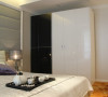 主卧室，PU材质的软装现代设计搭配简欧的设计凸显品味