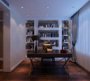 书房以后现代简洁的家具相饰，空间简洁大方，给男主人营造一个静怡的工作环境。