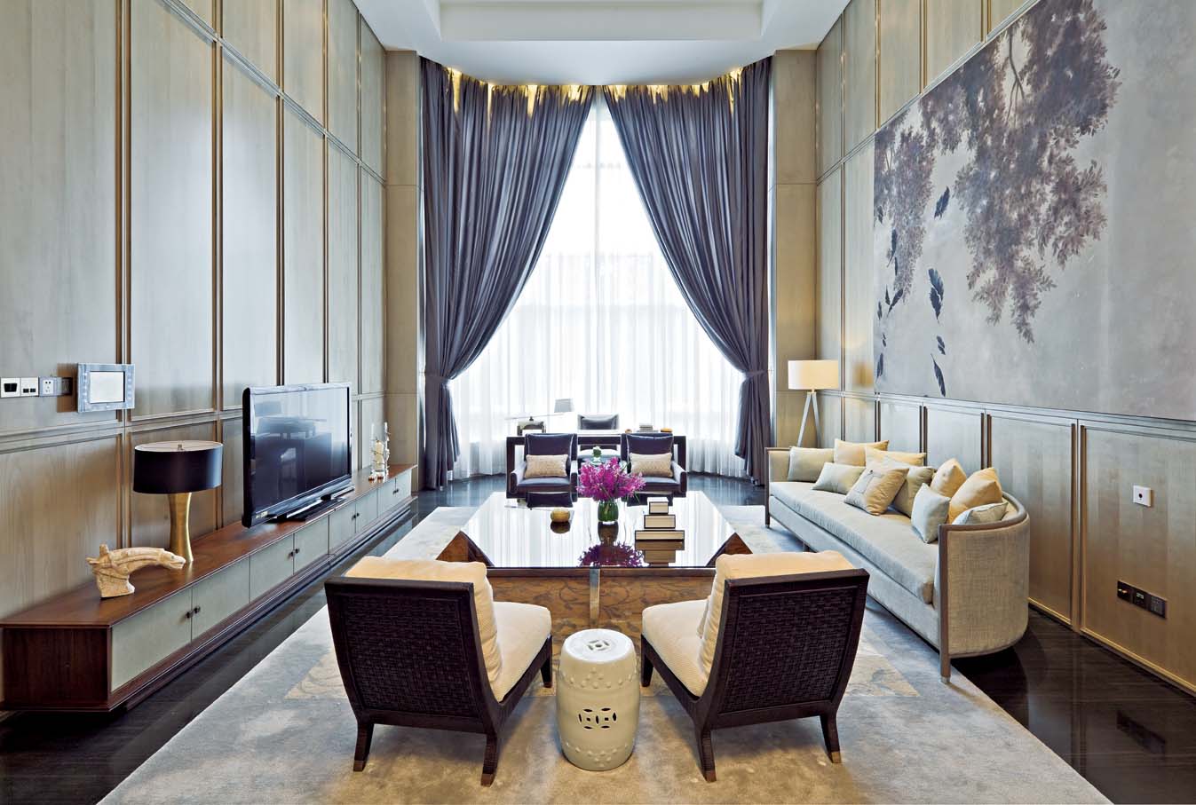 客厅图片来自慕尚族在汤逊湖壹号251平现代奢华风格的分享