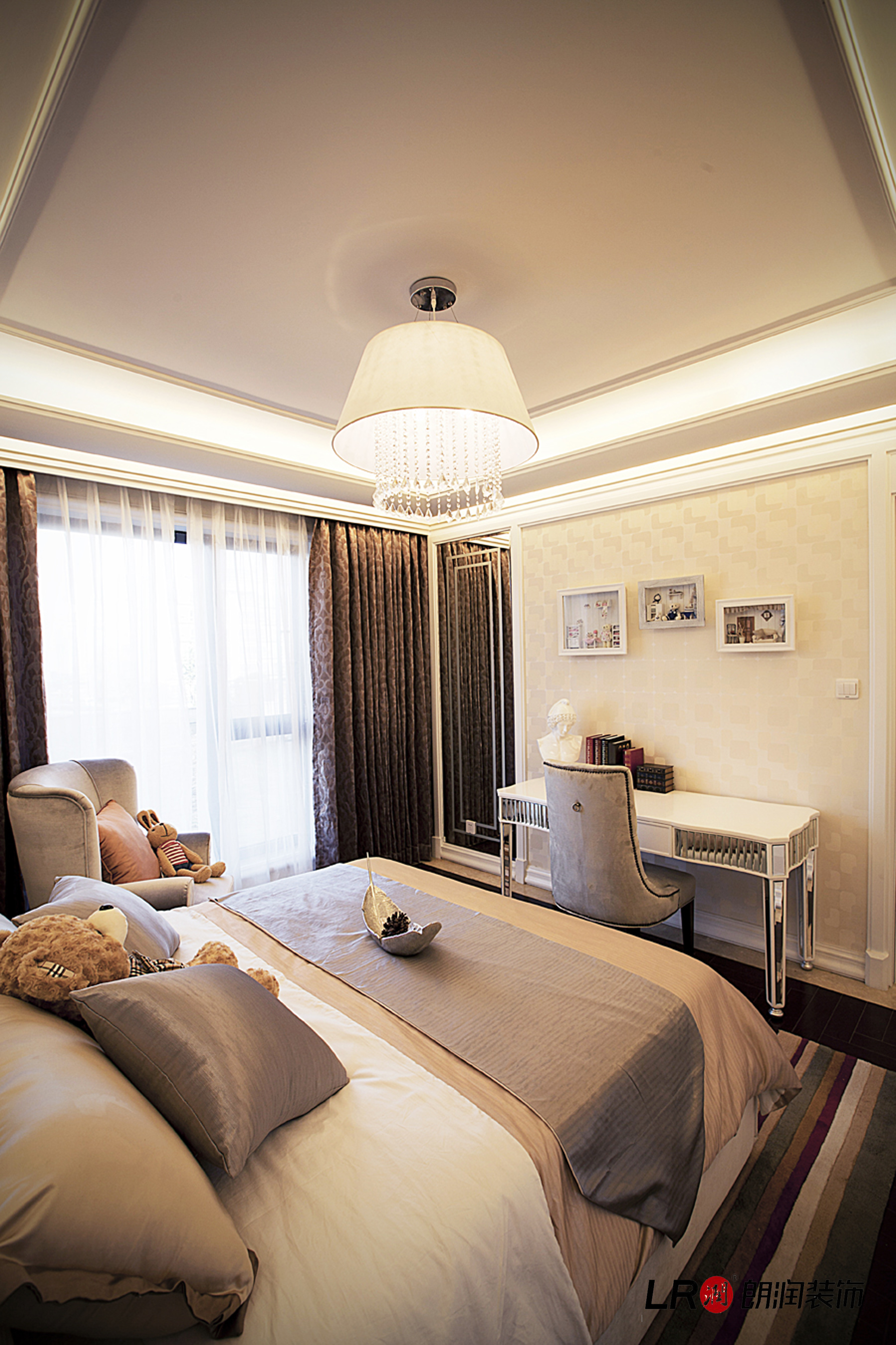 美式 简介 美观 大气 温情暖意 卧室图片来自朗润装饰工程有限公司在世茂玉锦湾的分享