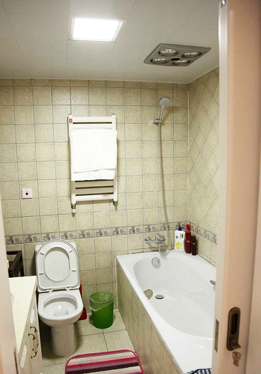 简约 美式 白领 雅致 温馨 卫生间图片来自佰辰生活装饰在89.3平三室美式温馨空间的分享