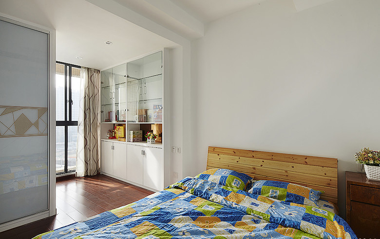 卧室图片来自家装大管家在105平简约时尚居 清爽自然风情的分享