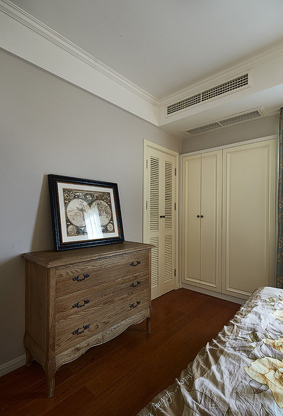 卧室图片来自家装大管家在140平优雅美式3居 演绎温馨和谐的分享