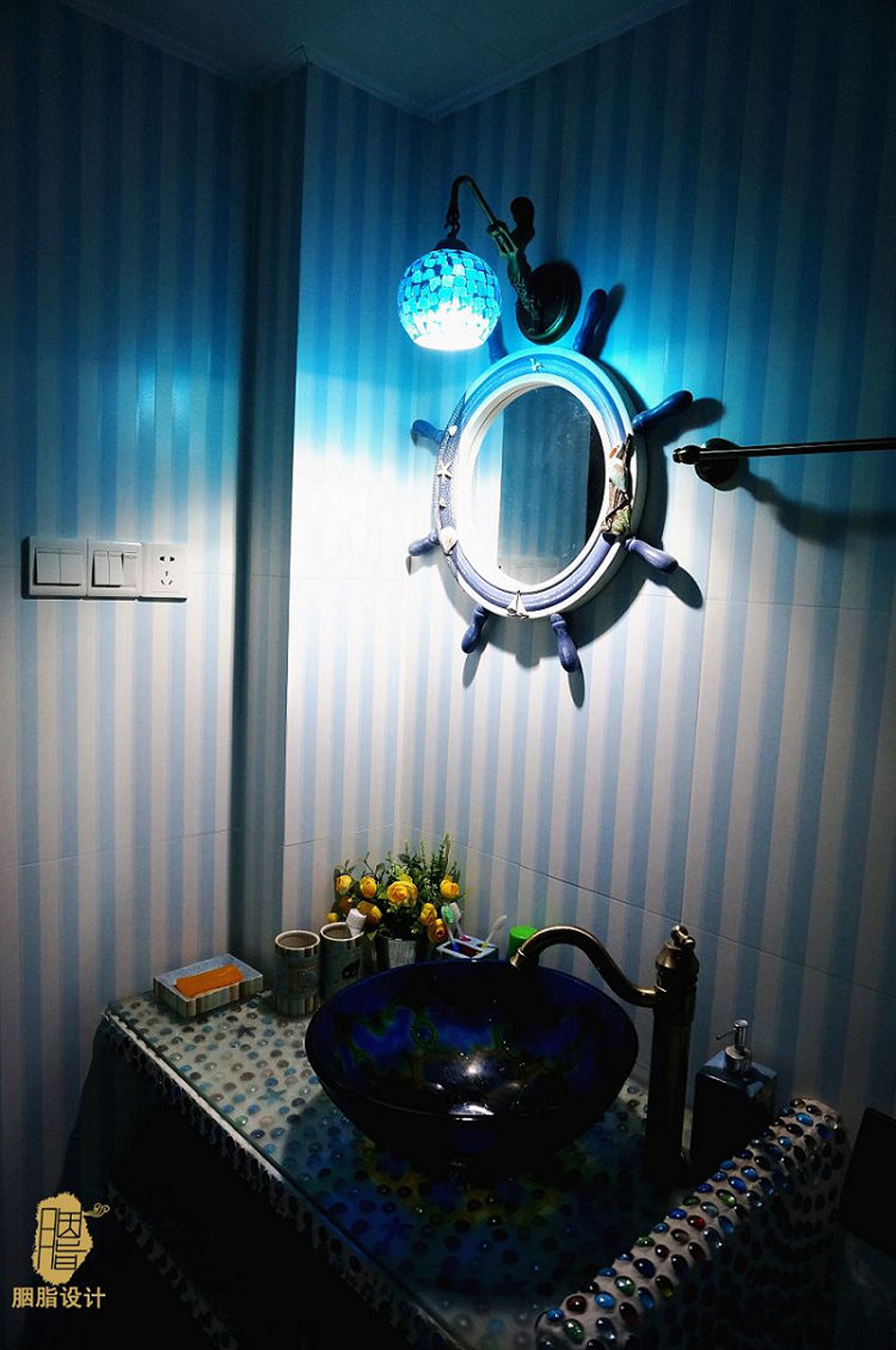 胭脂设计 爱的味道 广西桂林 地中海风格 婚房 120平 蓝色 绿植 软装设计 卫生间图片来自设计师胭脂在爱的味道-地中海婚房的分享