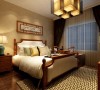 卧室的色调以及家具的颜色都为暖色调，能够很好的让业主尽快入眠。