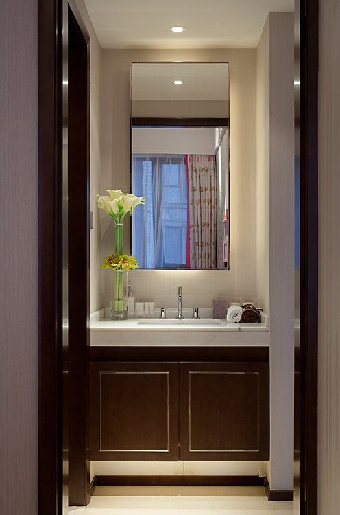 简约 三居 现代 装修 卫生间图片来自实创装饰上海公司在三居室现代简约风格紫色线条的分享