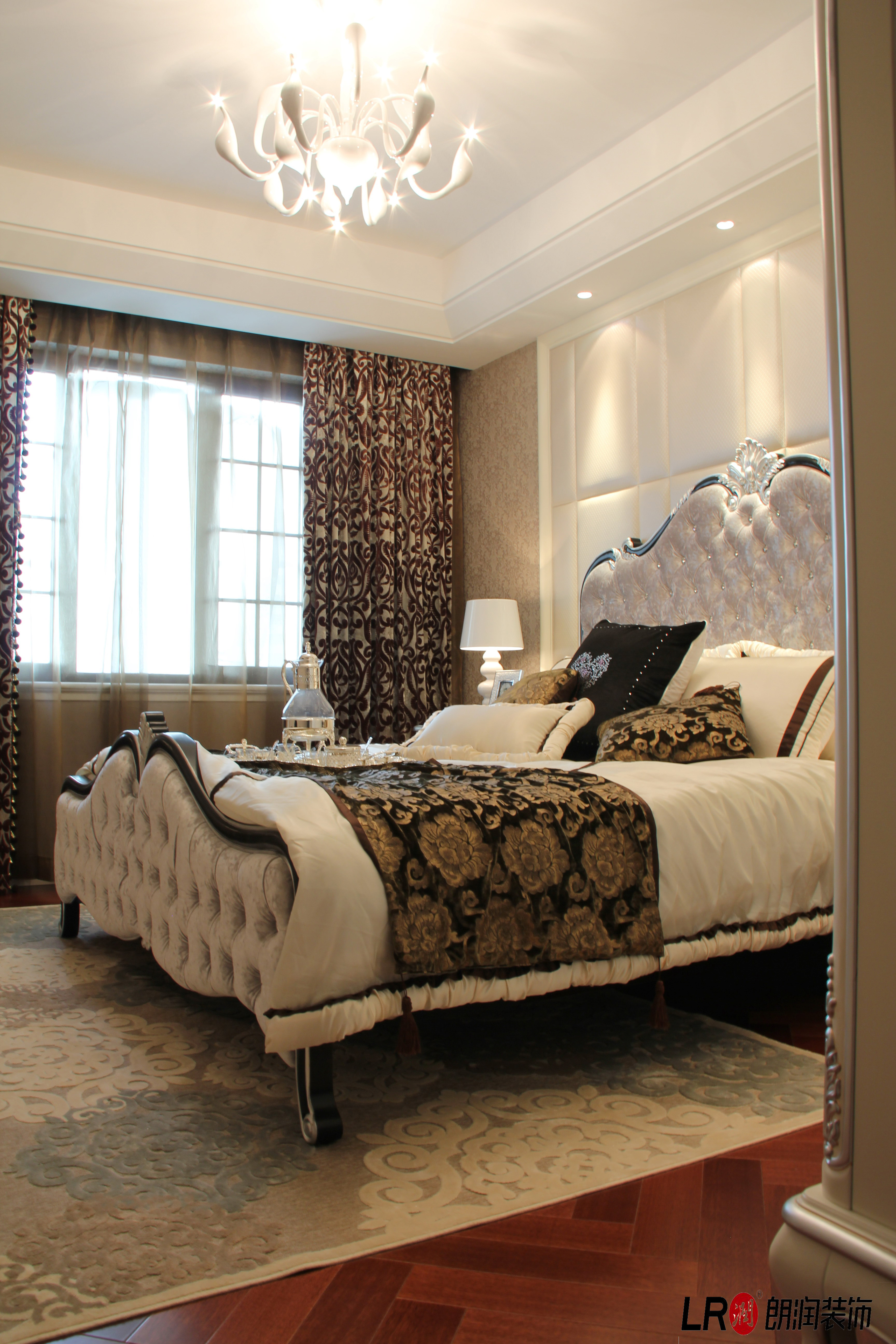 欧式 80 四居 收纳 小字 温馨 舒适 卧室图片来自朗润装饰工程有限公司在君汇上品-欧式的分享